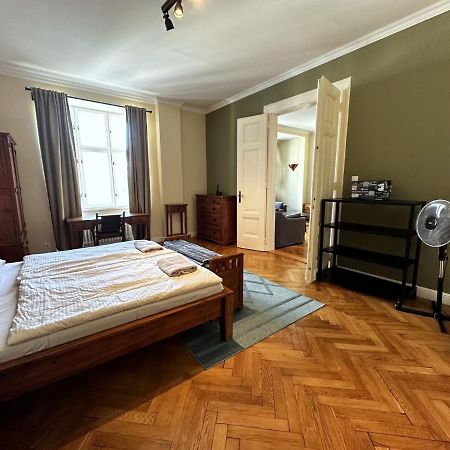Gorkeho Apartment In City Centre Bratislava Dış mekan fotoğraf