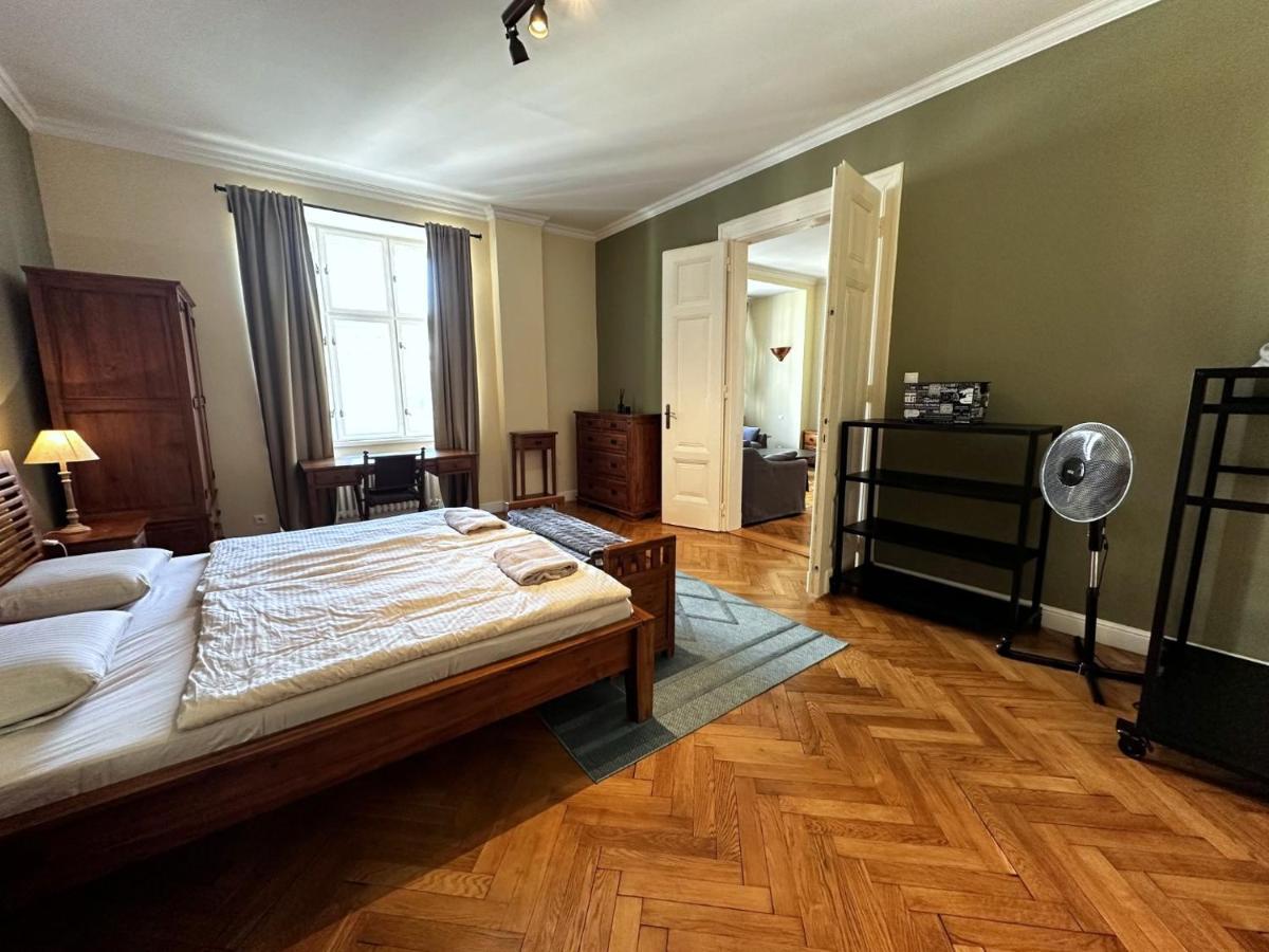 Gorkeho Apartment In City Centre Bratislava Dış mekan fotoğraf