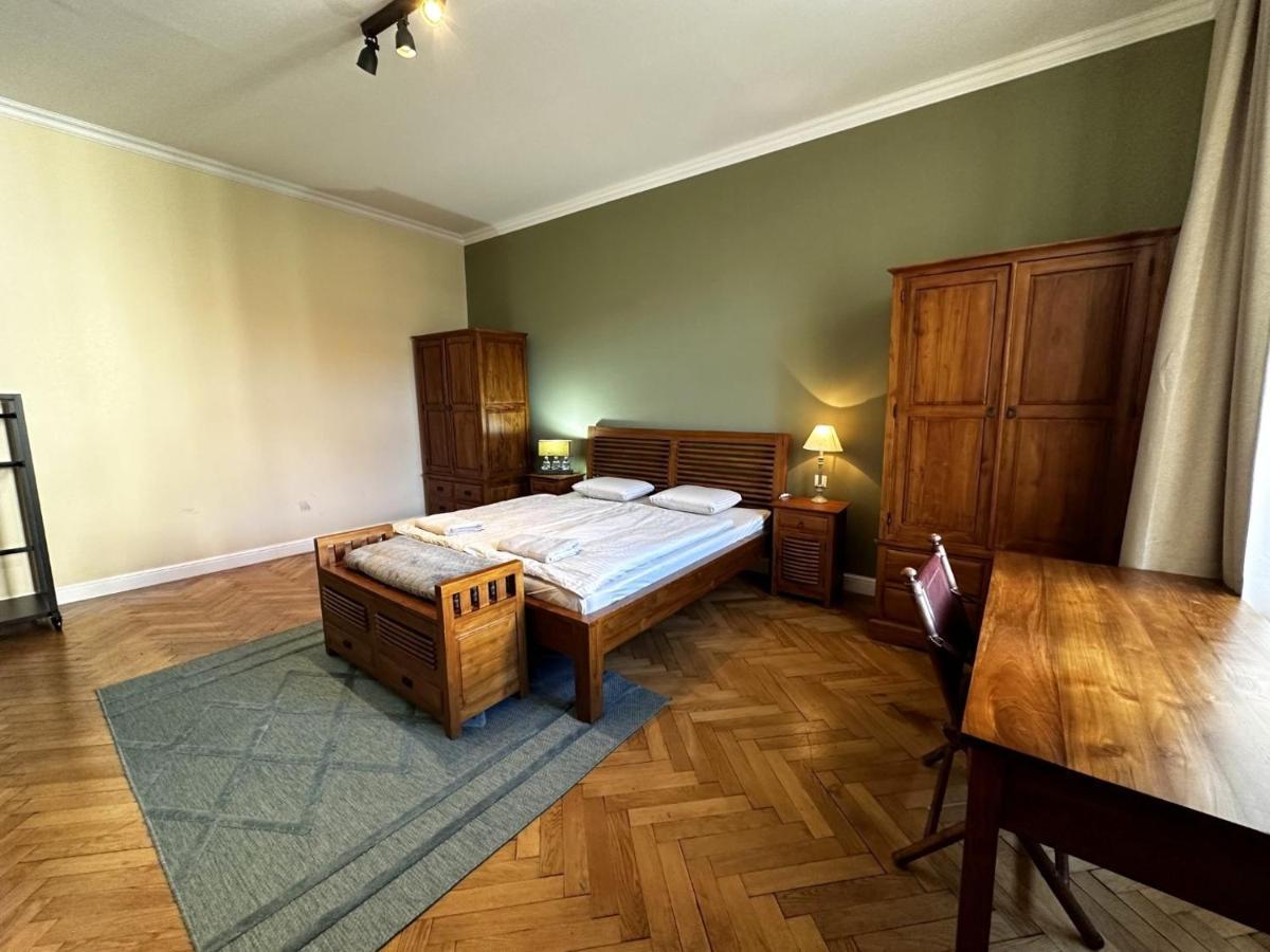 Gorkeho Apartment In City Centre Bratislava Dış mekan fotoğraf