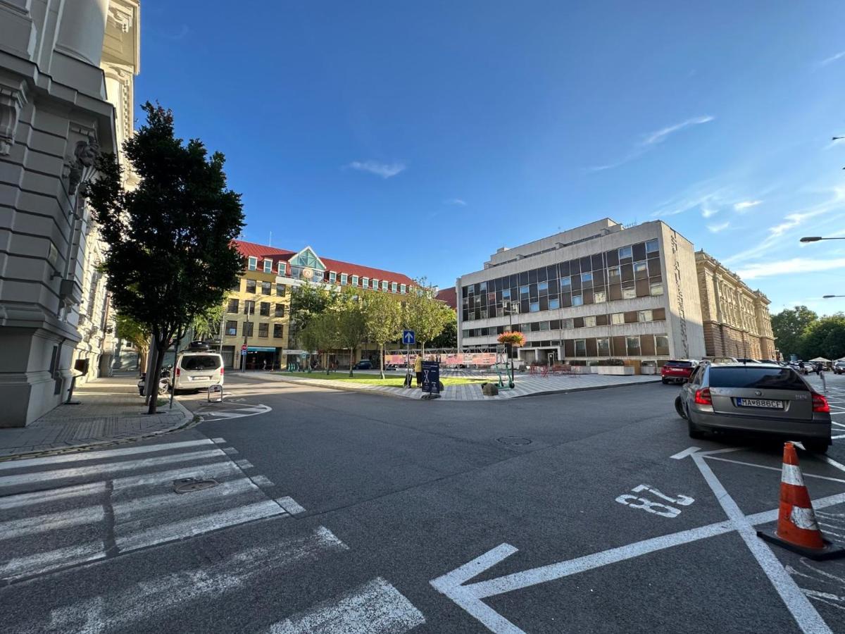 Gorkeho Apartment In City Centre Bratislava Dış mekan fotoğraf